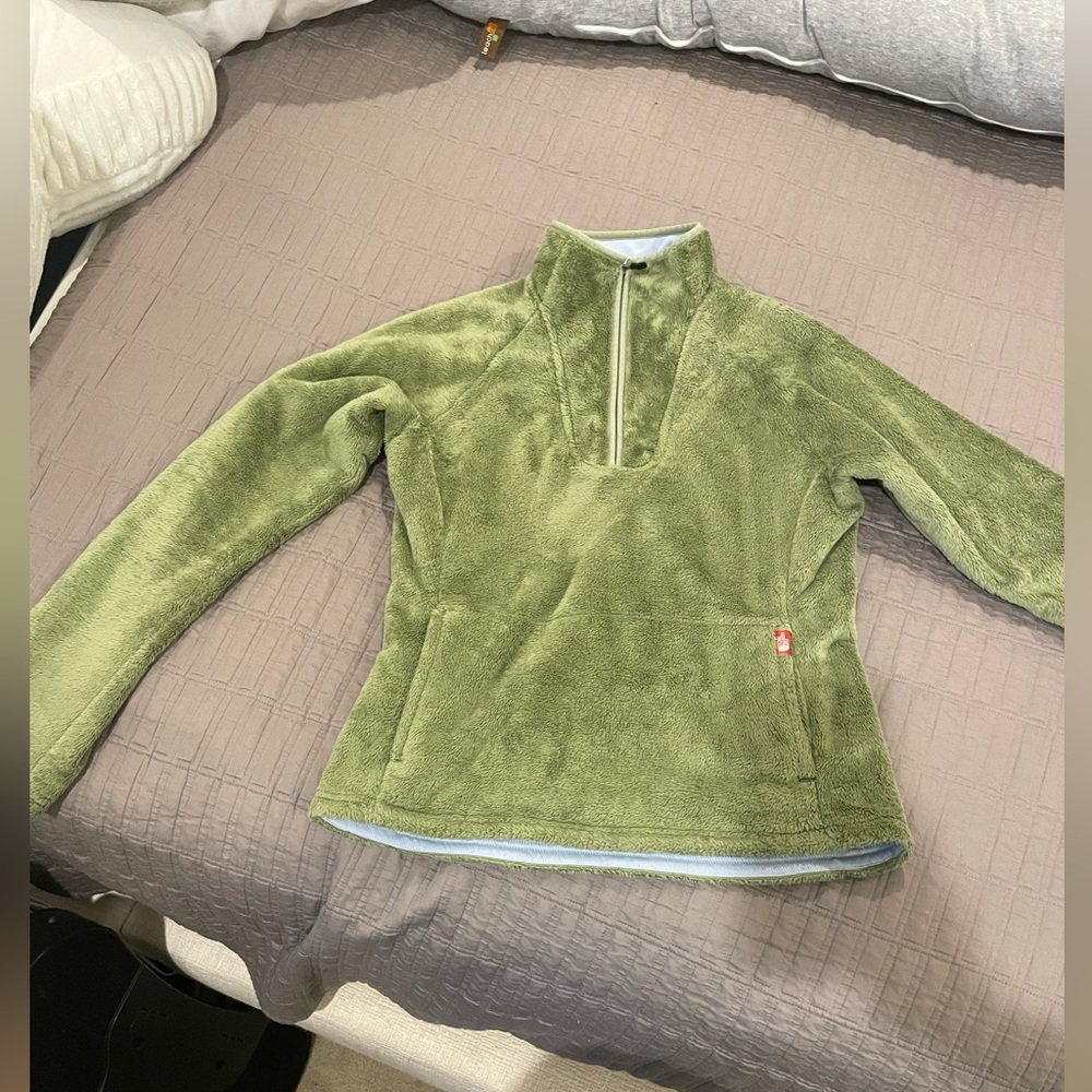 North face women’s size small pullover
